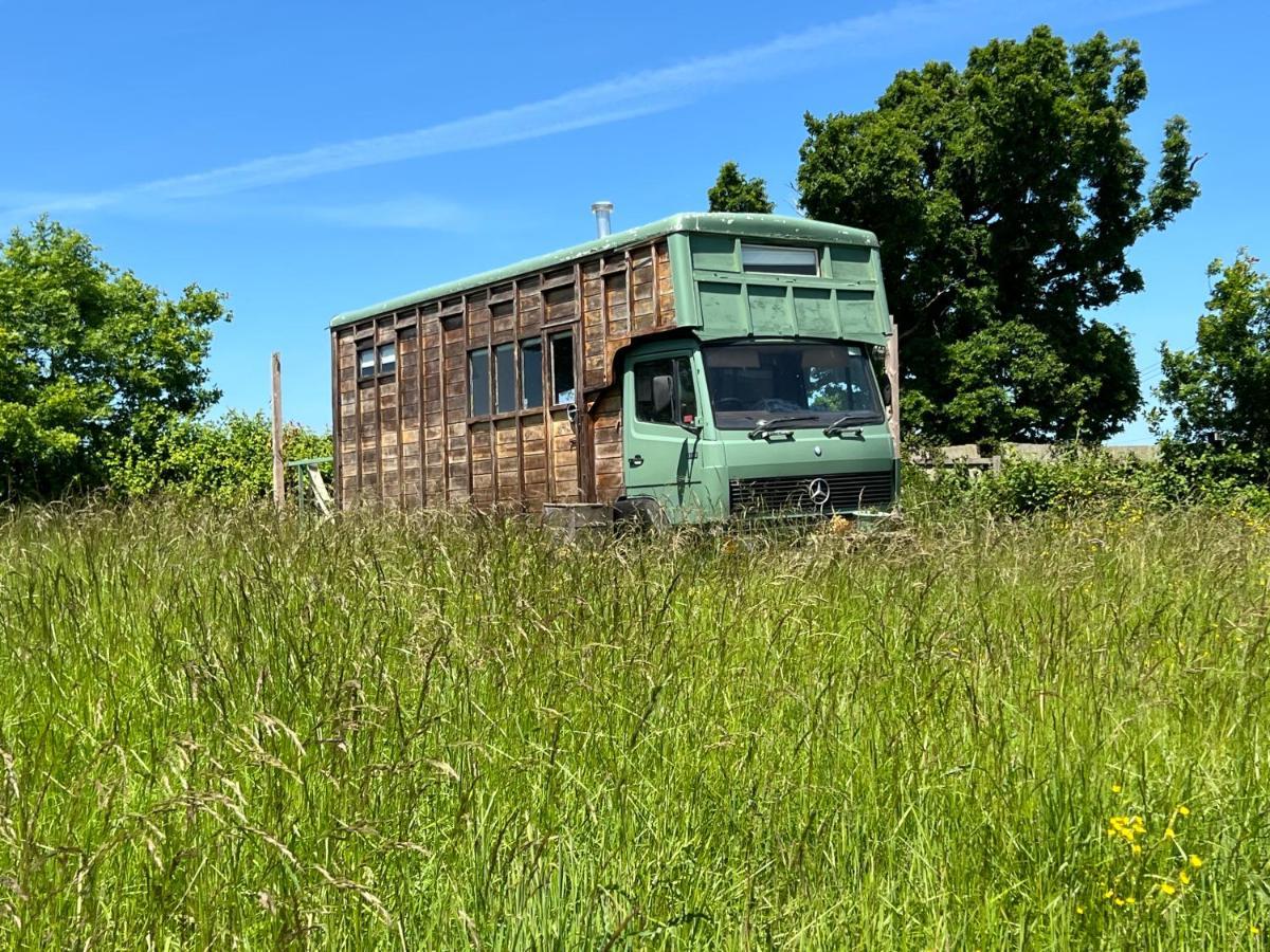 The Hoot Romantic Glamping Southwick  Zewnętrze zdjęcie